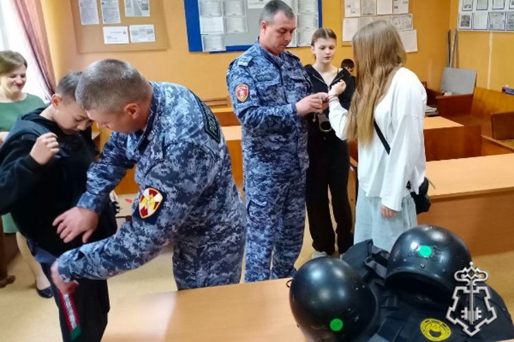 Уярские росгвардейцы провели день открытых дверей