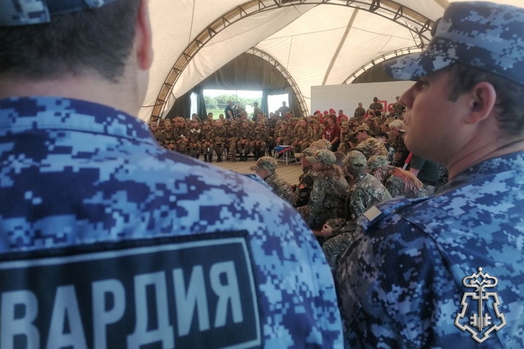 Росгвардейцы провели профориентиционный урок с юными емельяновцами