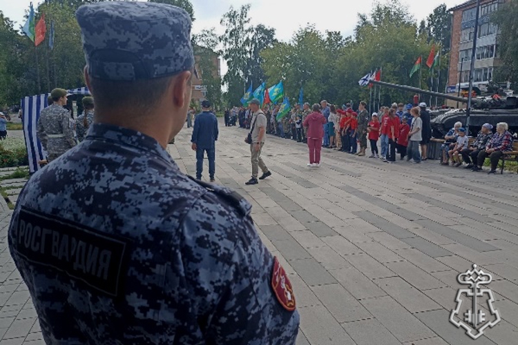 В Красноярске Сотрудники Росгвардии обеспечили безопасность в день ВДВ