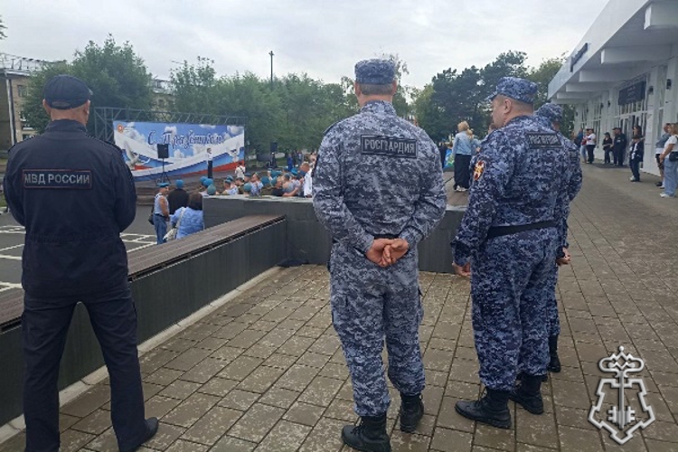 В Красноярске Сотрудники Росгвардии обеспечили безопасность в день ВДВ