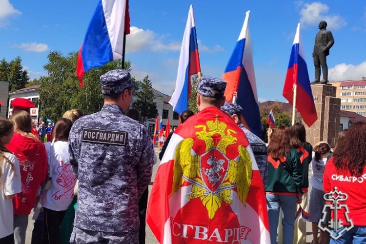 Росгвардейцы Красноярского края приняли участие в мероприятиях, посвящённых Дню флага России