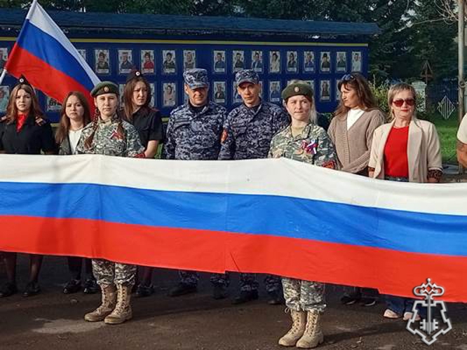 Ужурские росгвардейцы присоединились к патриотической акции «Поем гимн Российской Федерации»