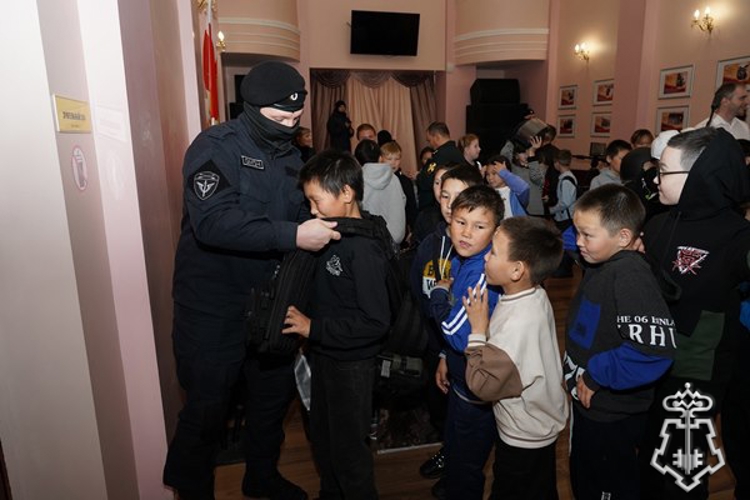 Росгвардейцы в столице Таймыра представили свою площадку на выставке спецтехники и вооружения силовых структур