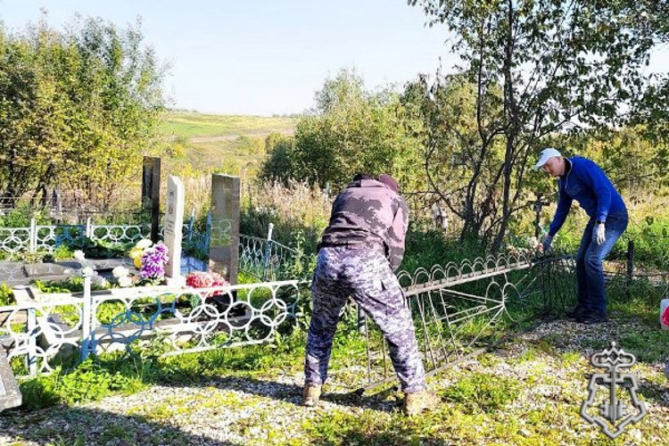 В Назаровском районе сотрудники Росгвардии помогают семьям погибших при исполнении служебного долга