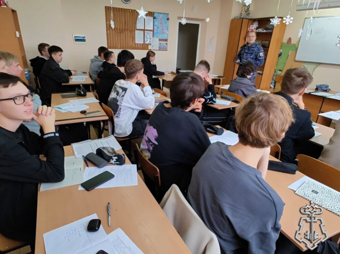 Росгвардейцы Железногорска провели урок со студентами по профилактике экстремистской идеологии 