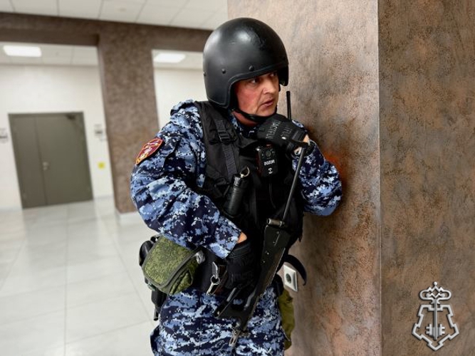 Подразделения Росгвардии провели антитеррористические учения в университете
