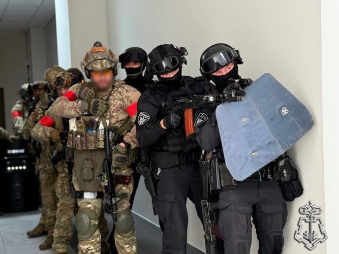 Подразделения Росгвардии провели антитеррористические учения в университете