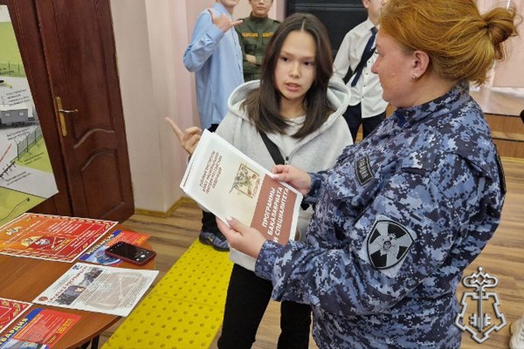 Росгвардейцы в столице Таймыра представили свою площадку на выставке спецтехники и вооружения силовых структур