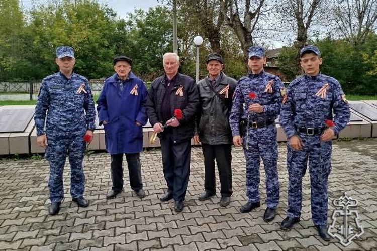Сотрудники Росгвардии по Ужурскому району почтили память героев Второй мировой войны