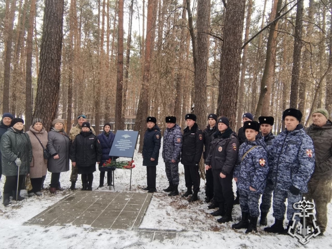 Сотрудники Росгвардии почтили память погибших сотрудников органов внутренних дел в Красноярском крае