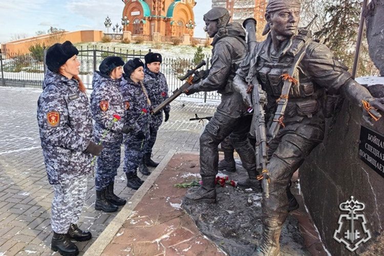 Сотрудники Росгвардии почтили память погибших сотрудников органов внутренних дел в Красноярском крае