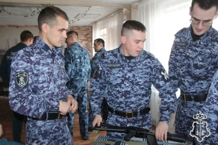 Шарыповские сотрудники Росгвардии стали призерами соревнований по троеборью