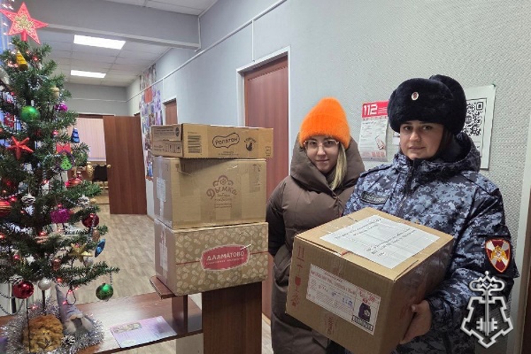 В Красноярском крае росгвардейцы собрали посылки в зону СВО