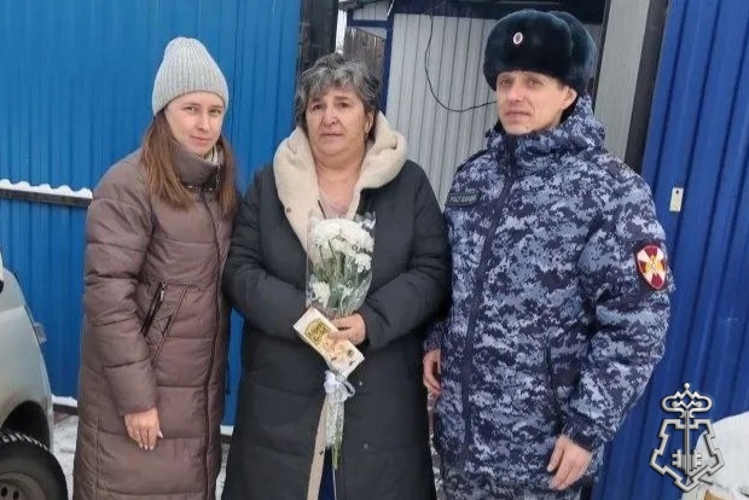 Ужурские росгвардейцы поздравили матерей погибших при исполнении служебных обязанностей