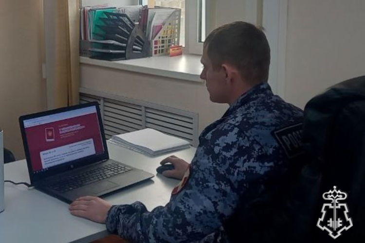 Ужурские сотрудники Росгвардии приняли участие во Всероссийском тесте   на знание Конституции РФ