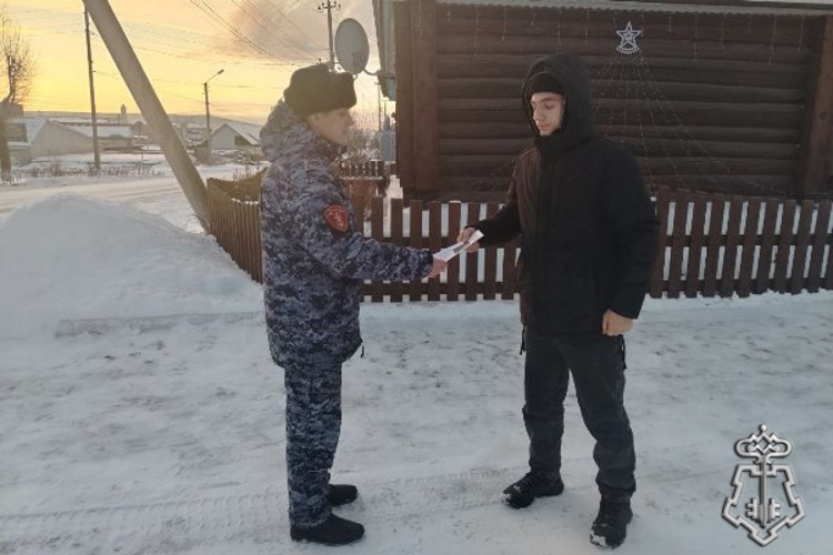 Росгвардейцы в Ужуре провели акцию «Безопасный Новый год»