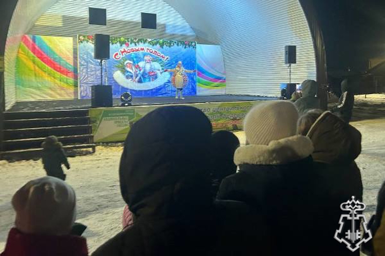 Росгвардейцы обеспечили безопасность граждан при открытии ёлочного комплекса в Ужуре