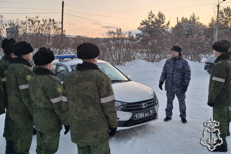 В Лесосибирске росгвардейцы провели дни открытых дверей для кадетов