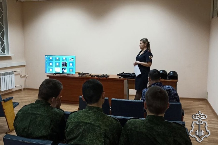 В Лесосибирске росгвардейцы провели дни открытых дверей для кадетов