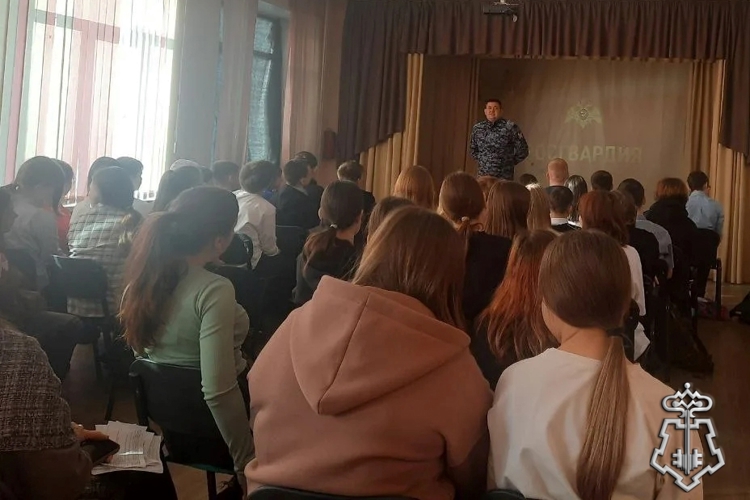 Дню снятия блокады Ленинграда была посвящена встреча сотрудников Росгвардии и школьников