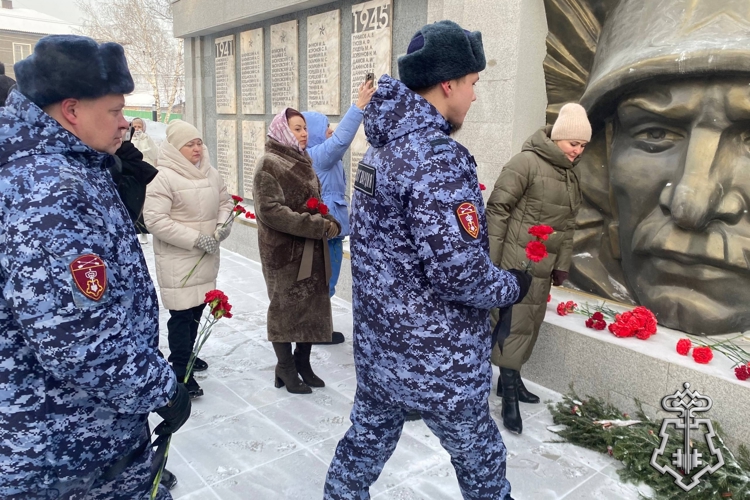 Емельяновские росгвардейцы почтили память ленинградцев