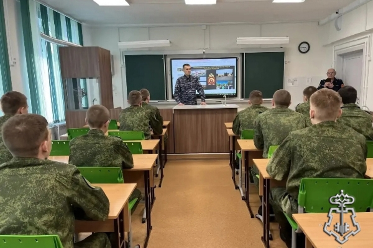 Сотрудники Росгвардии совместно с представителем силового ведомства провели профориентационную встречу с шарыповскими кадетами