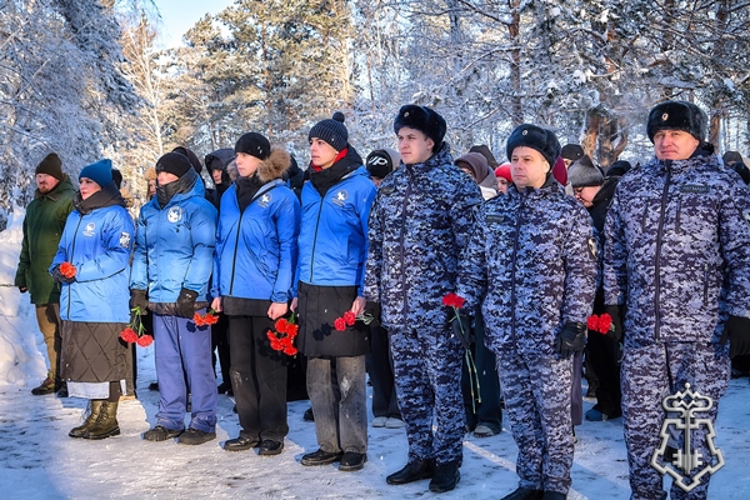 В Красноярском крае росгвардейцы приняли участие в памятных мероприятиях, посвященных дню освобождения Ленинграда от блокады