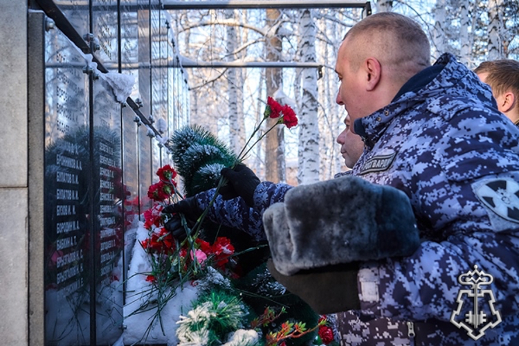 В Красноярском крае росгвардейцы приняли участие в памятных мероприятиях, посвященных дню освобождения Ленинграда от блокады