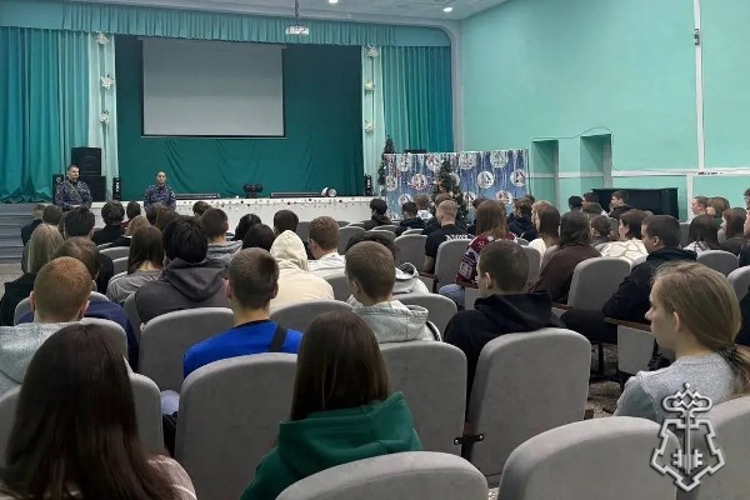 Дивногорские сотрудники Росгвардии провели профориентационную встречу со студентами