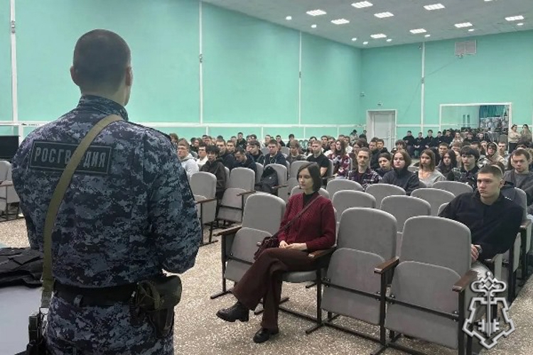 Дивногорские сотрудники Росгвардии провели профориентационную встречу со студентами