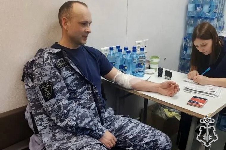 Шарыповские росгвардейцы приняли участие в донорской акции