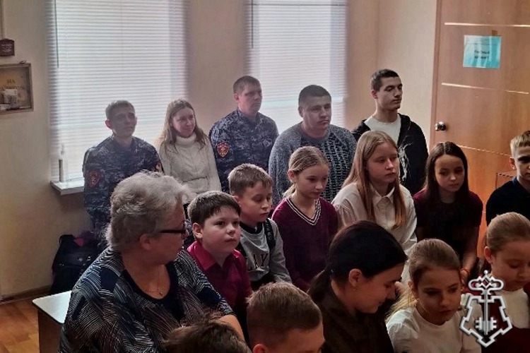 Ужурские росгвардейцы и школьники почтили память героев войны