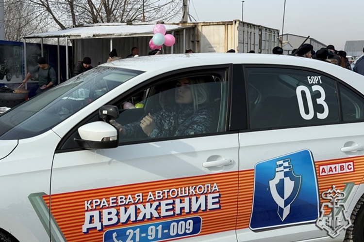 В Красноярске сотрудницы Росгвардии стали участницами автопоединка «Девушки в погонах»