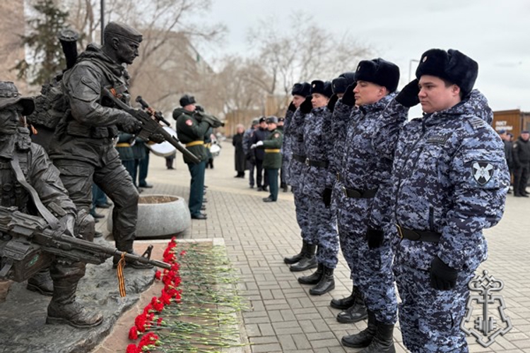 В преддверии Дня образования войск национальной гвардии Российской Федерации красноярские росгвардейцы почтили память коллег, погибших при исполнении служебных обязанностей