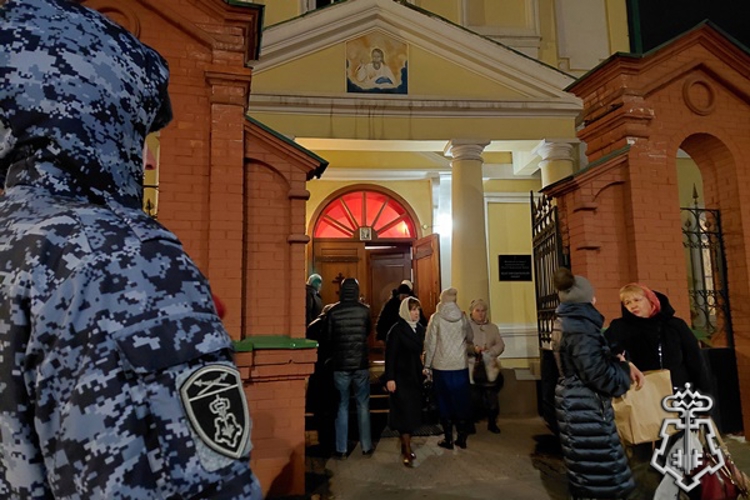 В Красноярском крае росгвардейцы обеспечили правопорядок православного праздника Пасха