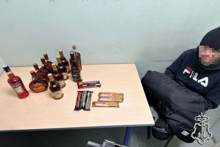 В Красноярске росгвардейцами задержана любительница бесплатного коньяка