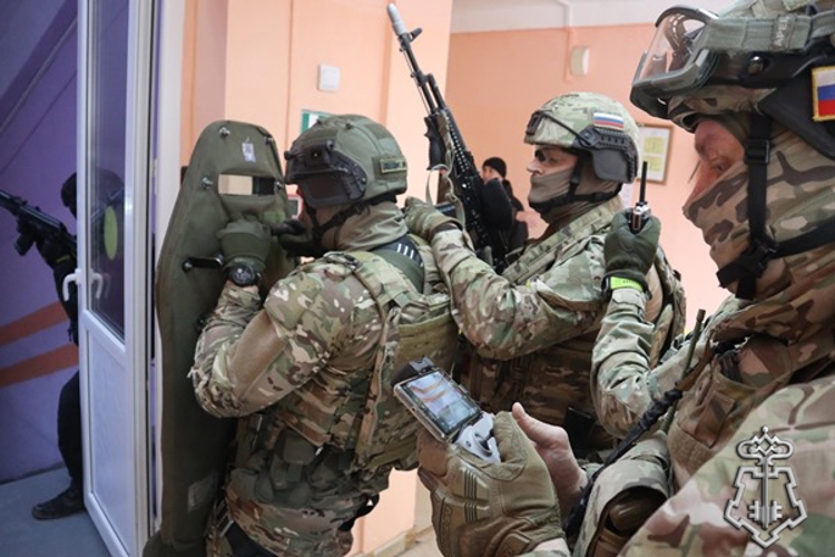 В Красноярске росгвардейцы приняли участие во всероссийских учениях по отработке действий при чрезвычайных ситуациях на объектах образования