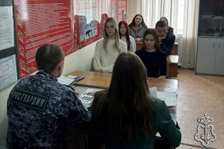 Ужурские Росгвардейцы провели день открытых дверей для школьников