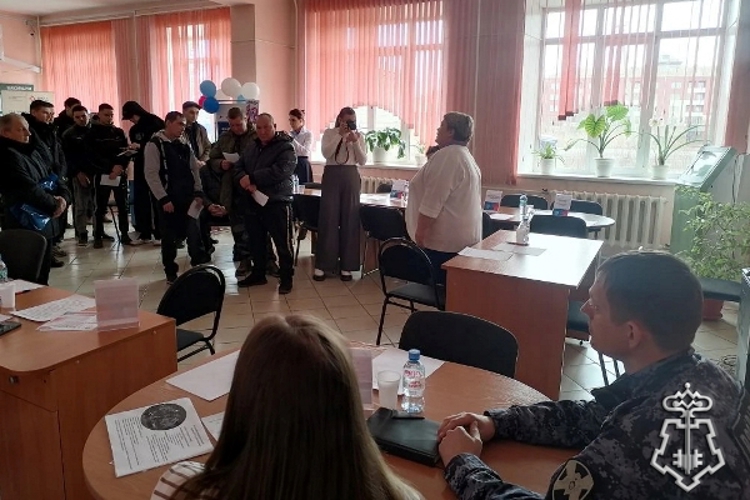 Ужурские росгвардейцы приняли участие в ярмарке вакансий