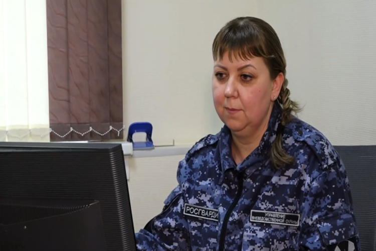 Героем рубрики "Знай наших" стала сотрудница городского управления вневедомственной охраны Анастасия С., инспектор группы политической работы (Видео)