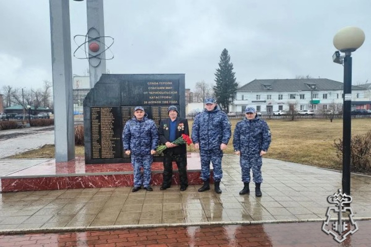 Сотрудники и военнослужащие почтили память ликвидаторов Чернобыльской катастрофы в Красноярском крае