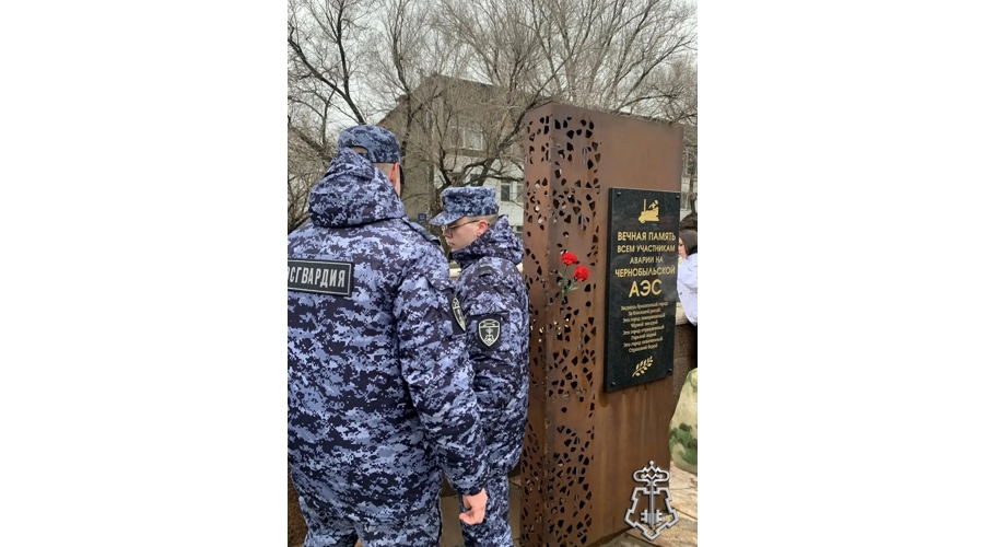 Сотрудники и военнослужащие почтили память ликвидаторов Чернобыльской катастрофы в Красноярском крае