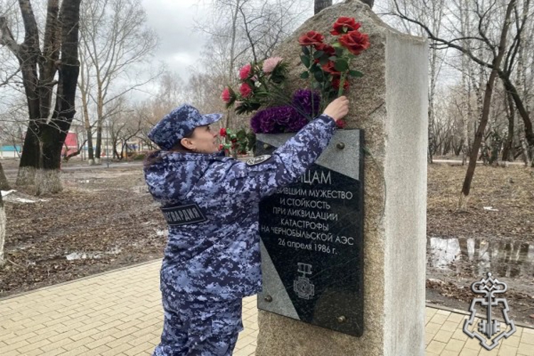 Сотрудники и военнослужащие почтили память ликвидаторов Чернобыльской катастрофы в Красноярском крае