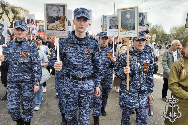 В Красноярске росгвардейцы присоединились к акции «Бессмертный полк»