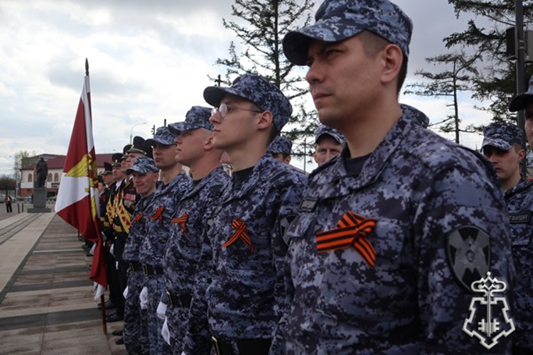В Красноярске сотрудники Росгвардии торжественно присягнули на верность Родине