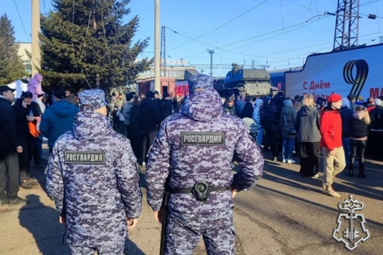 В Красноярском крае росгвардейцы обеспечили правопорядок во время прибытия на станции Поезда Победы