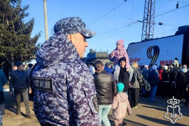 В Красноярском крае росгвардейцы обеспечили правопорядок во время прибытия на станции Поезда Победы