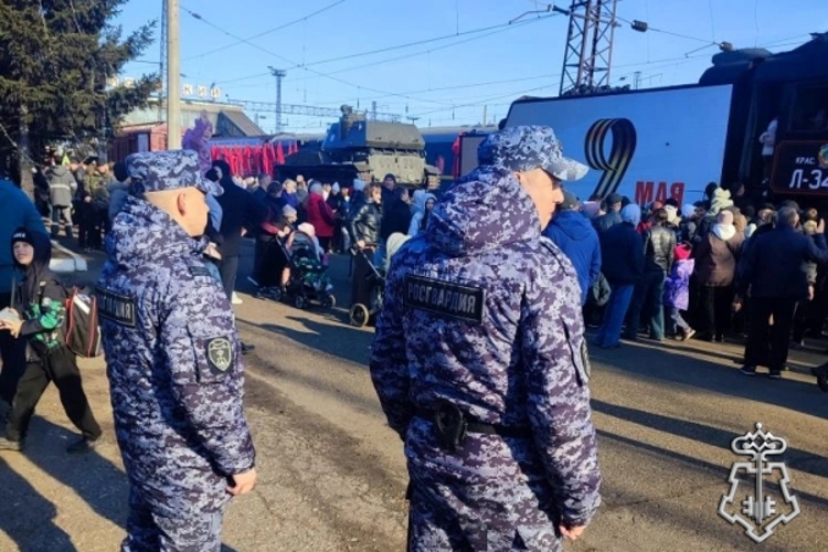 В Красноярском крае росгвардейцы обеспечили правопорядок во время прибытия на станции Поезда Победы