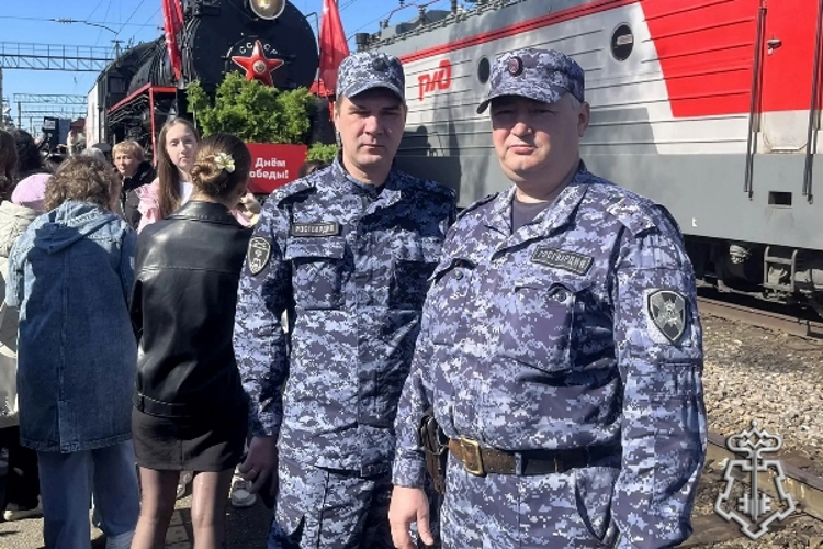 В Красноярском крае росгвардейцы обеспечили правопорядок во время прибытия на станции Поезда Победы