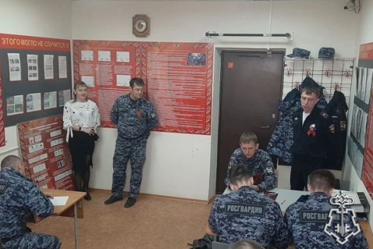 С сотрудниками ужурской Росгвардии провели беседу по профилактике мошенничества